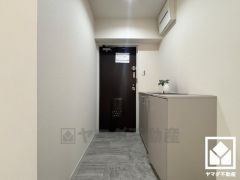 玄関にはシューズボックスを完備。家族の靴もしっかり収納できるので、玄関がいつも片付き、気持ちよくお客様を迎えられます。