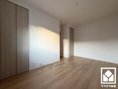 約6.63帖の2階洋室です。お子様のお部屋などにも丁度良い広さです。