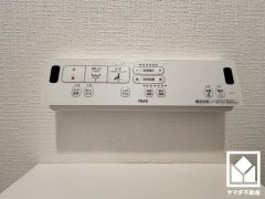 温水洗浄便座付きで、季節を問わずいつでも温かい便座をお使いいただけます。