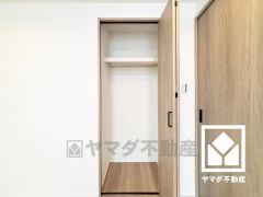 クローゼットは奥行きがあるので、収納力も申し分ありません。