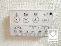 温水洗浄便座付きで、季節を問わずいつでも温かい便座をお使いいただけます。