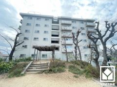 ボタン1つで自動でお湯張りができるオートバス機能付き。追い炊き機能もございますので、いつでも温かいお風呂に入ることができます。