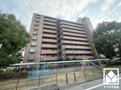 自然と調和するデザインが魅力。四季折々の風景に溶け込む、心地よい住まい。