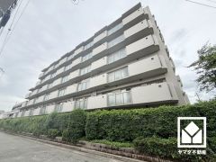 東側バルコニーのため、朝日が気持ちよく入り爽やかな一日を始められます。広々としているため、お洗濯物もたっぷりと干す事ができます。