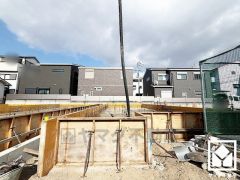 室内洗濯機置場がございますので、天候に左右されず洗濯していただけます。