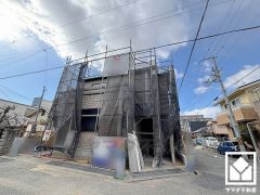 落ち着いた色合いと直線的な美しさが調和したモダンな外観。帰るたびに安心感を感じられる佇まい。