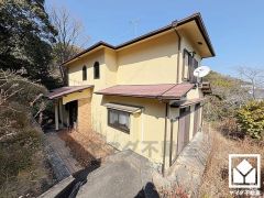 自然と調和するデザインが魅力。四季折々の風景に溶け込む、心地よい住まい。