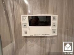 ボタン1つで自動でお湯張りができるオートバス機能付き。追い炊き機能もございますので、いつでも温かいお風呂に入ることができます。