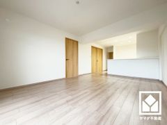 シンプルで美しいデザインのリビングが、毎日の生活に彩りを添える。