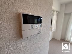 ボタン1つで自動でお湯張りができるオートバス機能付き。追い炊き機能もございますので、いつでも温かいお風呂に入ることができます。