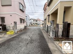 南接道のため日当たりの良い立地。平坦地のため自転車やベビーカーでの移動も楽ちんです。