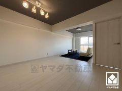 広々17帖のLDKが魅力。家族全員がリラックスできる、ゆったりとした快適リビングで温かい団らんの時間を。