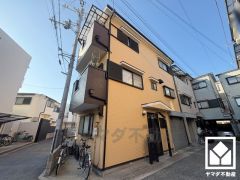 浴室にも小窓が付いているので明るく、こもりがちな湿気もすぐ取り除くことができます。