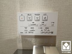 温水洗浄便座付きで、季節を問わずいつでも温かい便座をお使いいただけます。