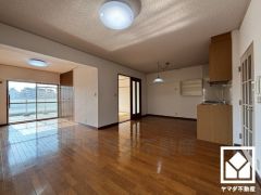 自然光を取り込む、開放感あふれる暮らし。隅々まで光が降り注ぎ、明るく心地の良い空間。