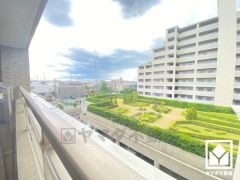 空と光に包まれる、南西向きの開放感。