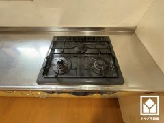 家族のごはん作りがはかどる。同時調理ができる3口コンロ付き。