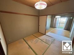 約6帖の和室は、隣接する約4.5帖の和室との一体利用も可能です