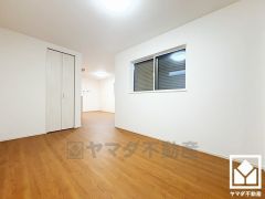 広々18.38帖のLDKが魅力。家族全員がリラックスできる、ゆったりとした快適リビングで温かい団らんの時間を。