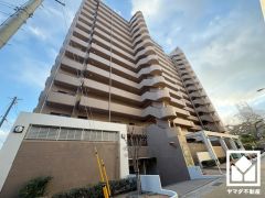 北側に国道2号線が通っています。阪神高速道路の西宮出入口（神戸方面）、芦屋出入口（大阪方面）も下道5分圏内で、車での移動がしやすい立地です。