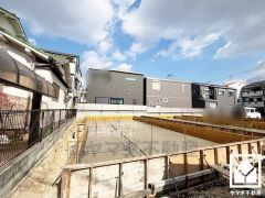 シャンプードレッサー付き。シャワー付き水栓なので、忙しい朝でも身支度がしやすく時短になります。