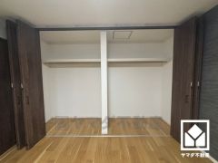 新たに家具を買わなくても良いので、ハンガーパイプ付きのクローゼットは嬉しいですね。