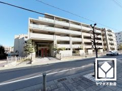 屋根付きの駐輪場・バイク置場を完備。雨や風、直射日光からお乗り物を守ることができます。