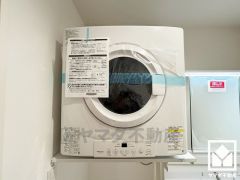 ガス衣類乾燥機「乾太くん」付き。雨や花粉、PM2.5などが気になる日でも、天候に左右されずふんわりと洗濯物を乾かせます。シワがつきにくいのも嬉しいポイント。