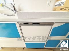 毎日の家事の負担を軽減でき、水道代の節約にもなる食器洗乾燥機付き。