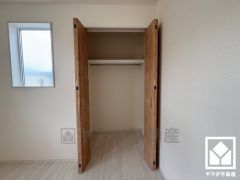 新たに家具を買わなくても良いので、ハンガーパイプ付きのクローゼットは嬉しいですね。