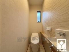 トイレが1階と2階にあるので、朝の忙しい時間にも混雑せず快適です。手洗いが別になっているので、衛生的に使えます。