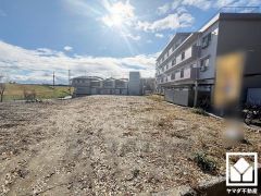 キッチンはカウンター付きの対面式。配膳や片付けがしやすく、お料理中でもお子様の様子が分かって安心です。