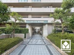 安心と快適を兼ね備えたエントランス。オートロック＆宅配ボックス完備で、暮らしの利便性を高めます。