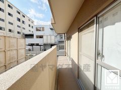 南向きバルコニーで陽当たり、風通し良好。