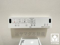 温水洗浄便座付きで、季節を問わずいつでも温かい便座をお使いいただけます。