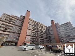 収納力豊富なウォークインクローゼット付き。お洋服はもちろん、スーツケースなどの大物もしっかり収納できます。