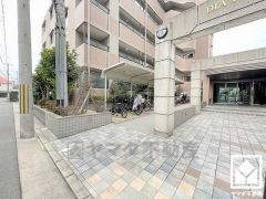 浴室暖房乾燥機付き。真冬の寒い浴室を暖かく、また雨の日の洗濯物の乾燥にと多用途に活躍する機能です。