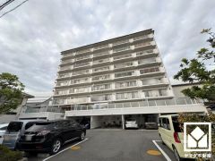 白を基調とした清潔感のある外観。帰るたびに安心感を感じられる佇まい。