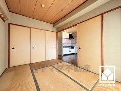 リビングに隣接している為、開放感がある空間です。