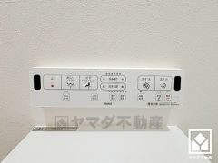 温水洗浄便座付きで、季節を問わずいつでも温かい便座をお使いいただけます。