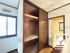 廊下物入や納戸など収納が多数あり、住空間を広々お使いいただけます。