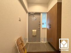 シューズボックスがありスッキリお使い頂ける玄関。