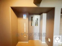 スムーズな移動を叶えるエレベーター。忙しい朝も快適に、ストレスフリーな暮らしをサポート。