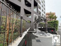 各居室で独立したバルコニーとなっており、プライベートな空間で陽射しを感じながら贅沢な時間を過ごすことができます。