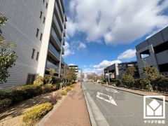 阪神電鉄本線「甲子園」駅まで徒歩約23分、阪神電鉄武庫川線「洲先」駅まで徒歩約25分の立地。2沿線利用可能で、毎日の通勤・通学だけでなく、休日のお出かけまで利便性に優れています。