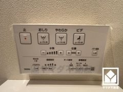 温水洗浄便座付きで、季節を問わずいつでも温かい便座をお使いいただけます。