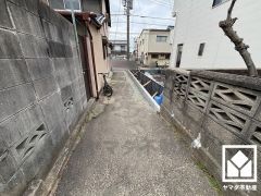 南向きバルコニーで陽当たり、風通し良好。バルコニーが2階と3階にございますので、お洗濯物をたっぷりと干す事ができます。