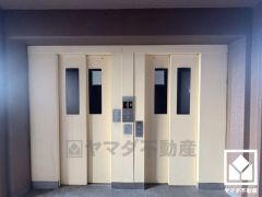 2基のエレベーターを設置し、待ち時間を短縮。快適な住まいへのアクセスをスムーズに。