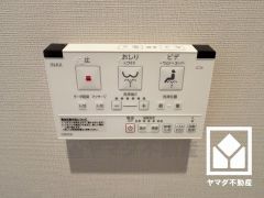 温水洗浄便座付きで、季節を問わずいつでも温かい便座をお使いいただけます。