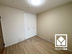 突然の来訪時でも安心なモニター付きインターホンを完備。お留守番中のお子様でも簡単に来訪者の確認ができます。